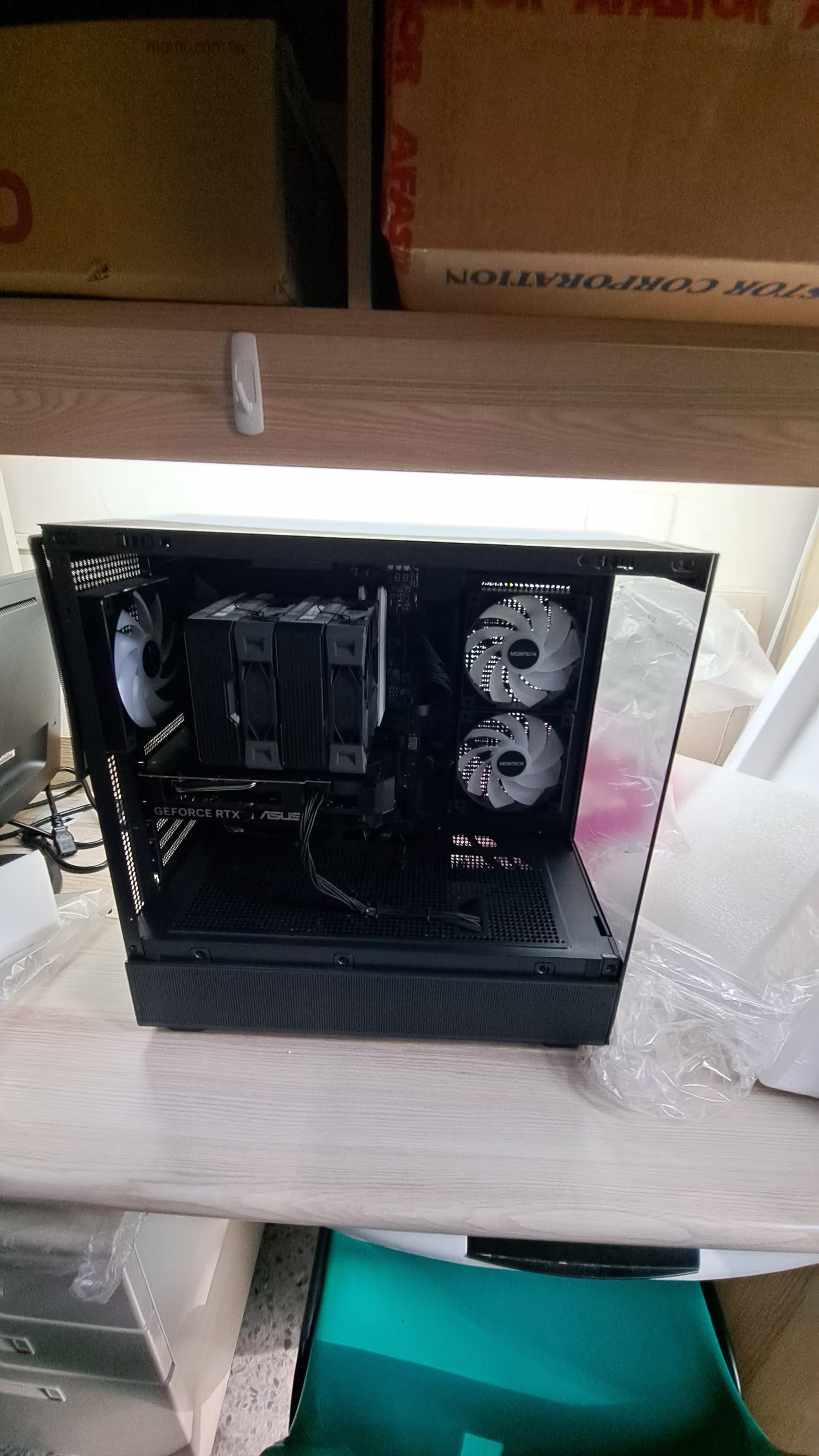 剛從箱子裡拔出來的樣子